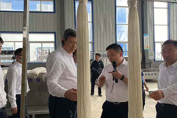 內(nèi)蒙古自治區(qū)黨委常委、通遼市委書記孟憲東攜考察團(tuán)到一諾環(huán)境考察指導(dǎo)
